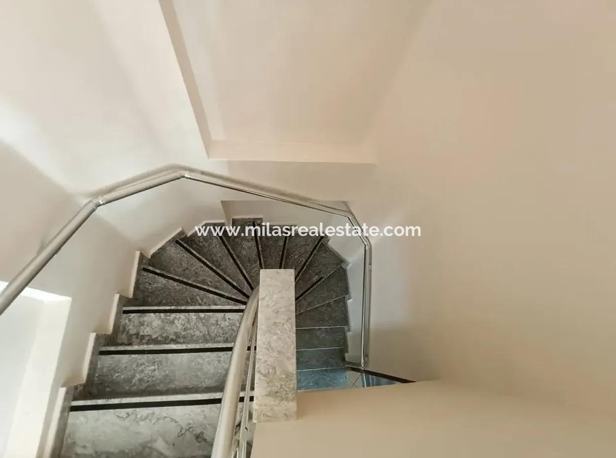 3 1 Garten-Maisonette-Wohnung Zum Verkauf In Beldibi Im Stadtteil Marmaris In Einem Komplex Mit Blick Auf Die Natur Swimmingpool