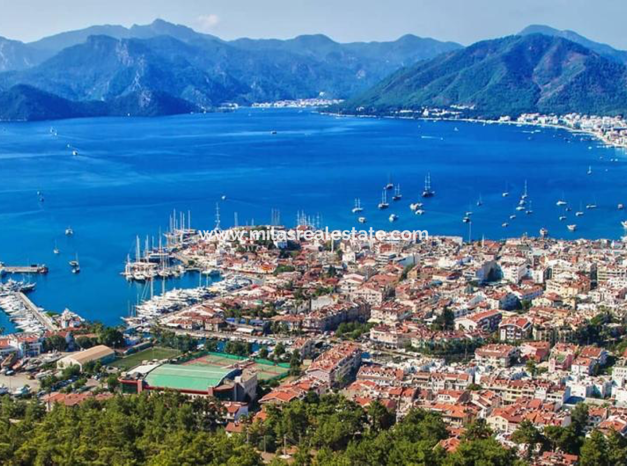 Ein Zu Verkaufendes Grundstück Von 1100 M², Das Im Zentrum Von Marmaris Ausgewiesen Ist