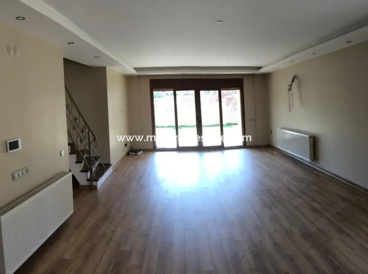 Marmaris Armutalan Detached Villa For Sale 4 Rooms 1 Living Room Twin With A Garden