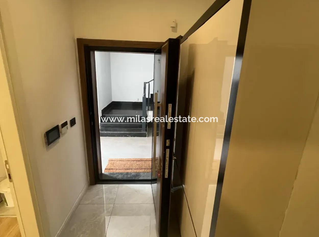 Luxury Apartment For Sale In A Stylish Complex In The Center Of Marmaris, With Ground Floor, Garden, 3 Rooms, 1 Living Room, Parking Lot