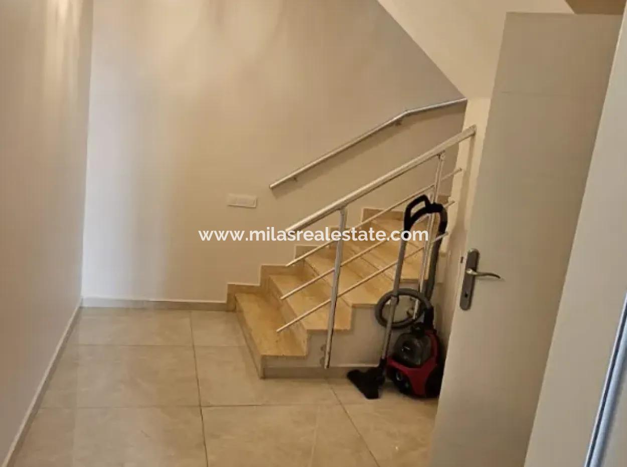 Camiavlu Neighborhood 3 1 Reverse Duplex For Sale In A Secure Site With Pool
