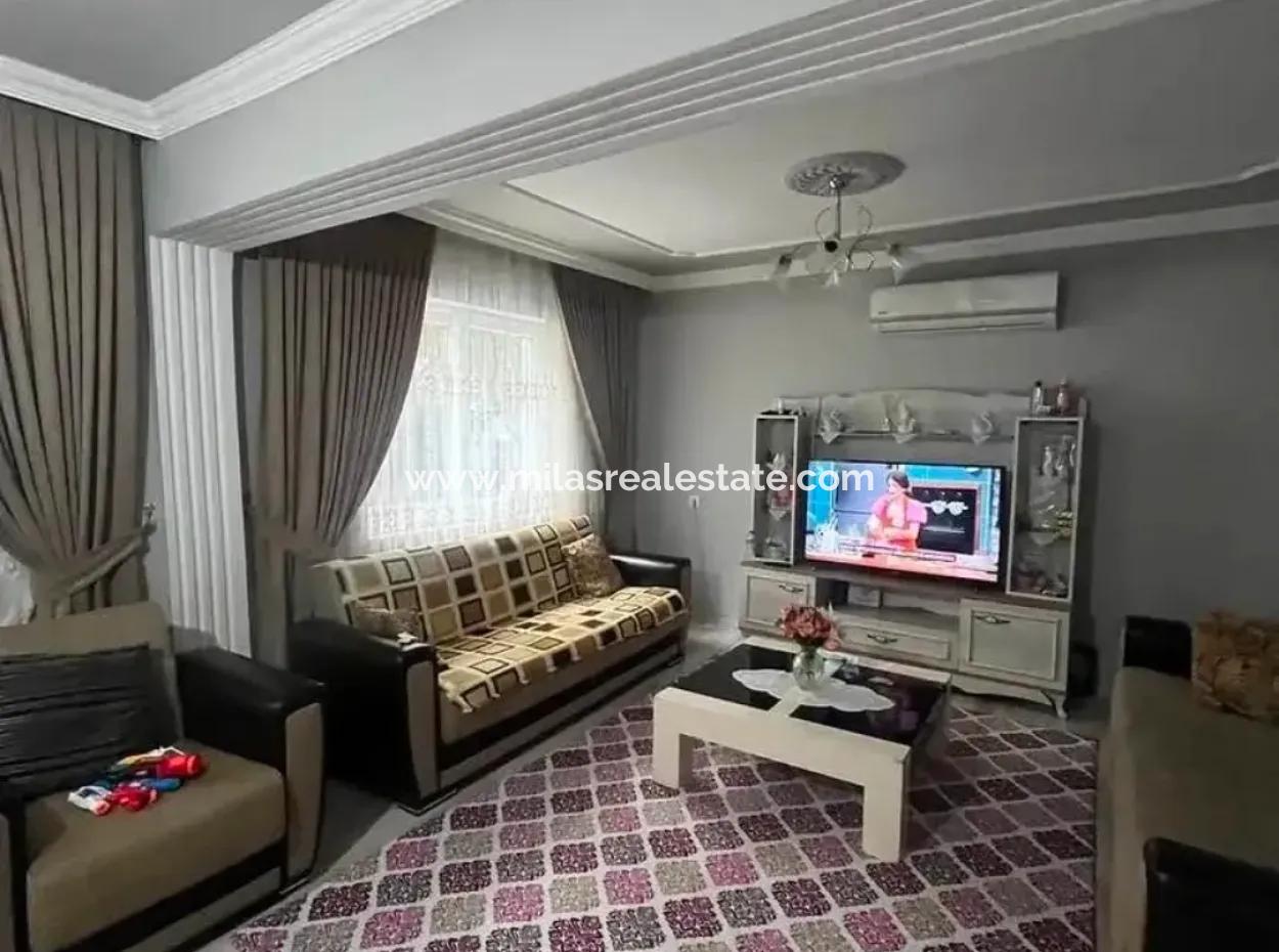 Camiavlu Neighborhood Building With 5 Flats For Sale