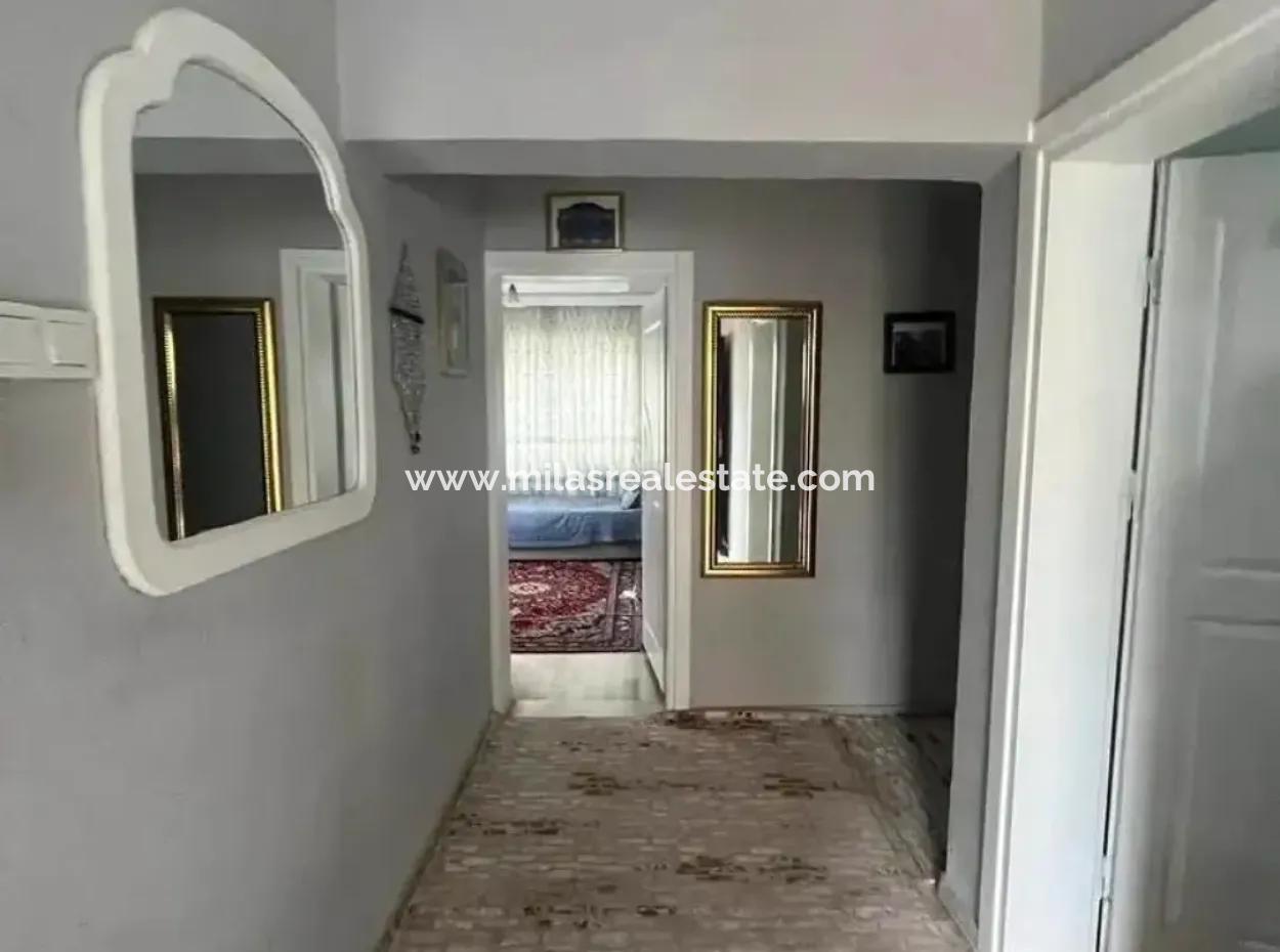 Camiavlu Neighborhood Building With 5 Flats For Sale