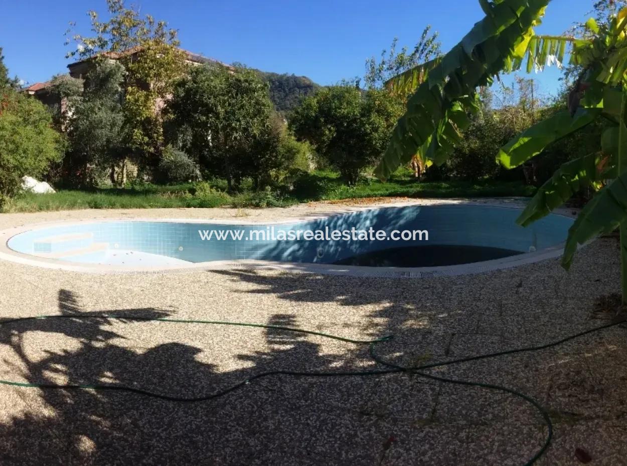 Marmaris Merkezinde 10 Odalı Havuzlu 2.500M2 Arsa İçinde Malikanemiz Satılıktır.