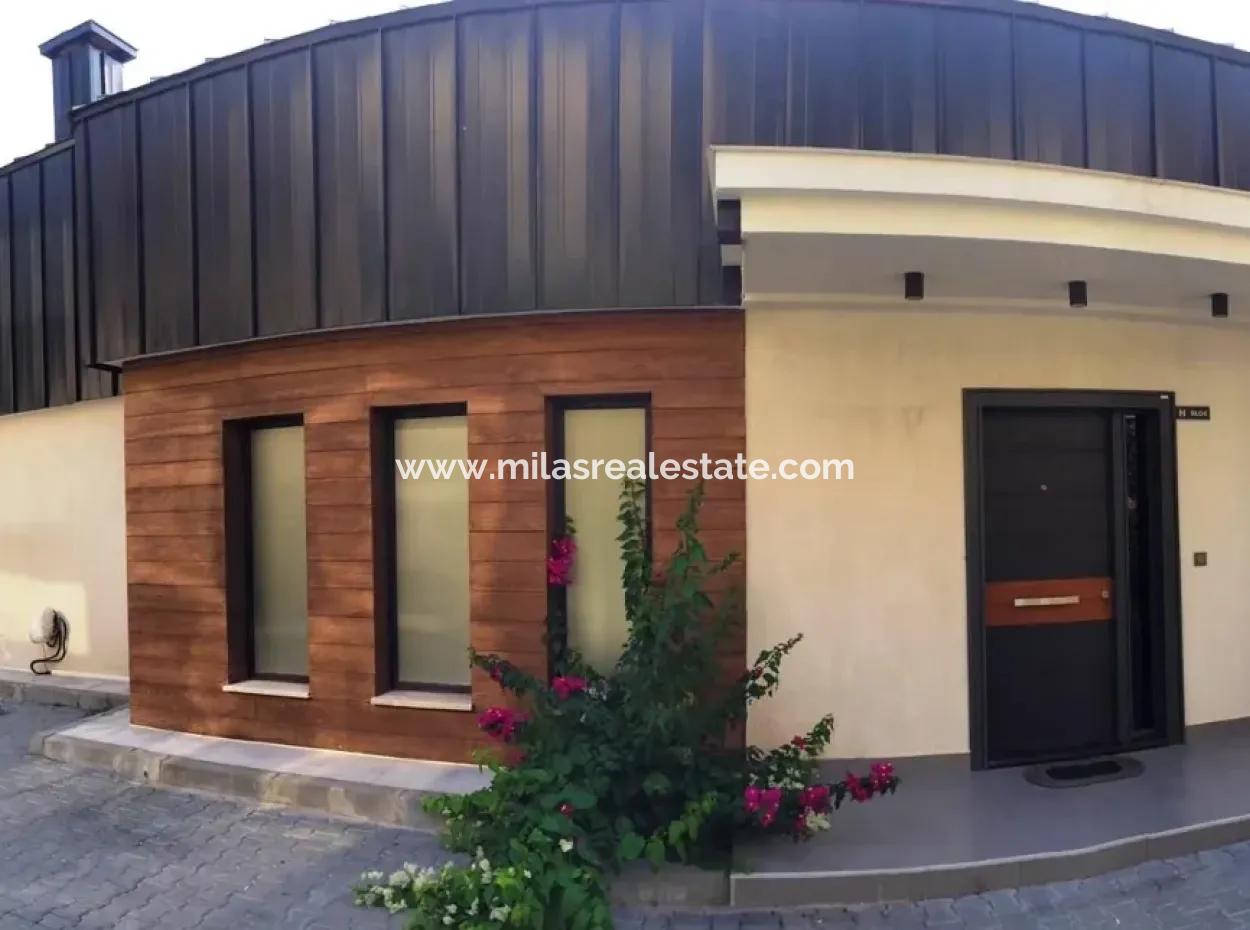 Marmaris İlçesi Beldibi Mahallesinde Satılık Müstakil Havuzlu 4 Oda 2 Salon 220 M2 Havuzlu Akıllı  Villa