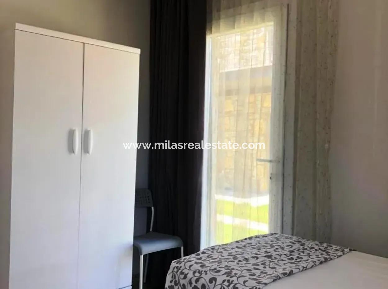 Datça Merkezinde Denize 400 Metre Mesafede Yüzme Havuzlu Site İçerisinde 2 Oda 1 Salon Açık Mutfak 100 M2 Satılık Daire