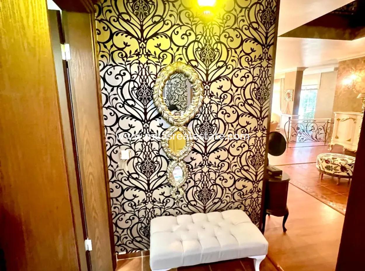 Marmaris Armutalan Mevkiisinde 900M2 Arsa Payı Mevcut 4 Oda 2 Salon 5 Banyo 450M2 Satılık Konak