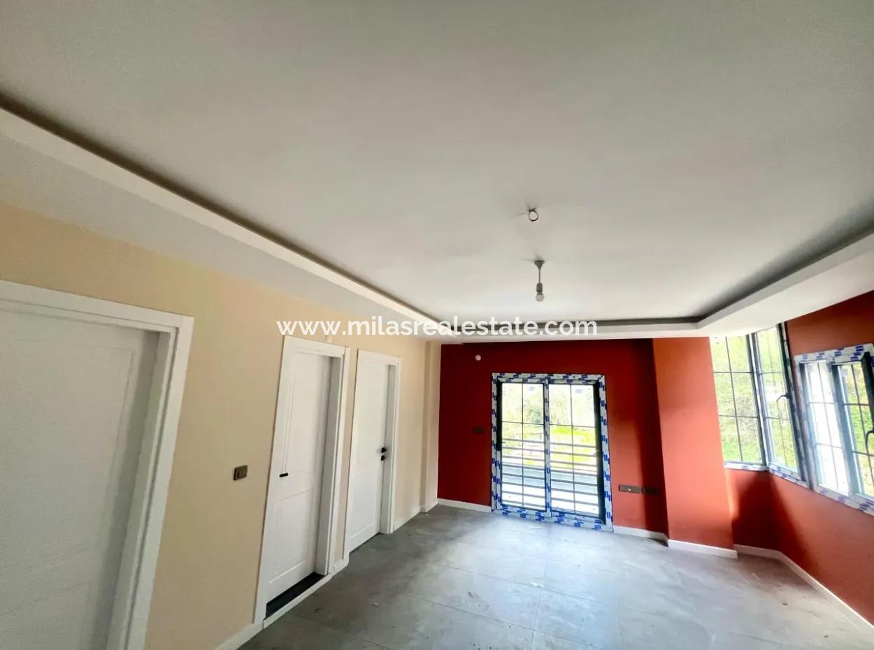 Muğla İli Ula İlçesi Gökçe Mahallesinde Orman Manzaralı Denize 2 Km Mesafede Yüzme Havuzlu Satılık Lüks Daire