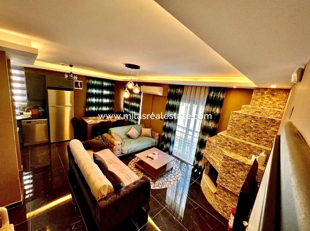 Marmaris Çetibeli,Nde 780M2 Arsa İçerisinde 3 Adet Yüzme Havuzu Ve Çocuk Havuzu Ve Bakıcı Evi Mevcut  Satılık Villa