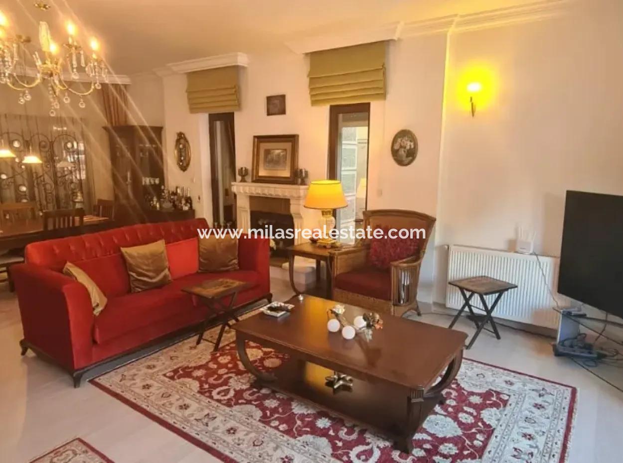 Marmaris Armutalan Mevkiinde Tam Müstakil Bahçeli Havuzlu Satılık Villa