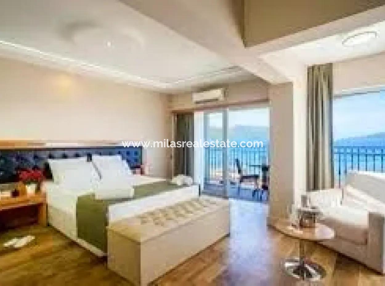 Marmaris Merkez,De Satılık Denize Sıfır Masrafsız 70 Odalı Otel