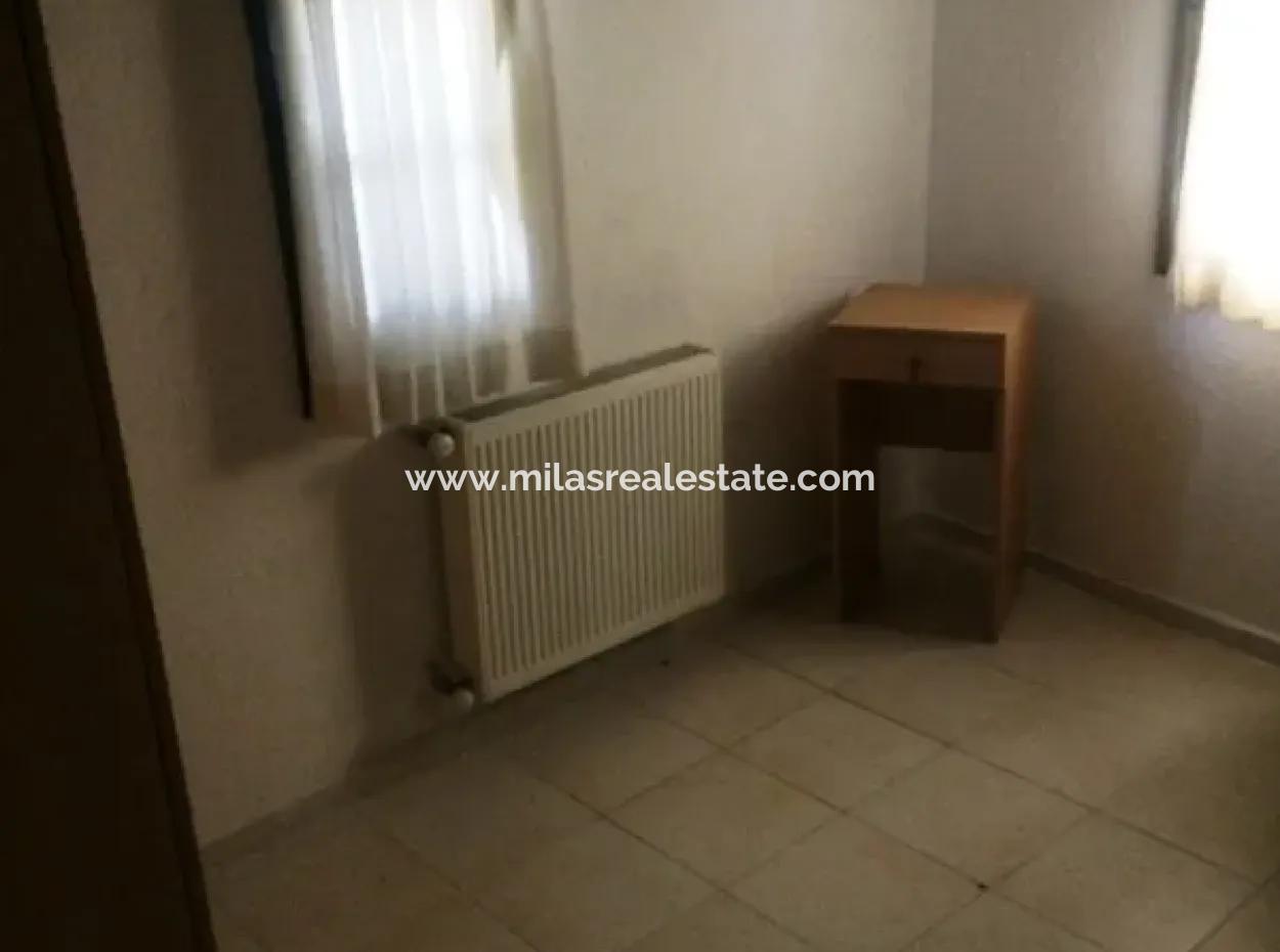 Gökova Bölgesinde Satılık Yüzme Havuzlu 8 Oda Taş Villa 740M2 Arsa