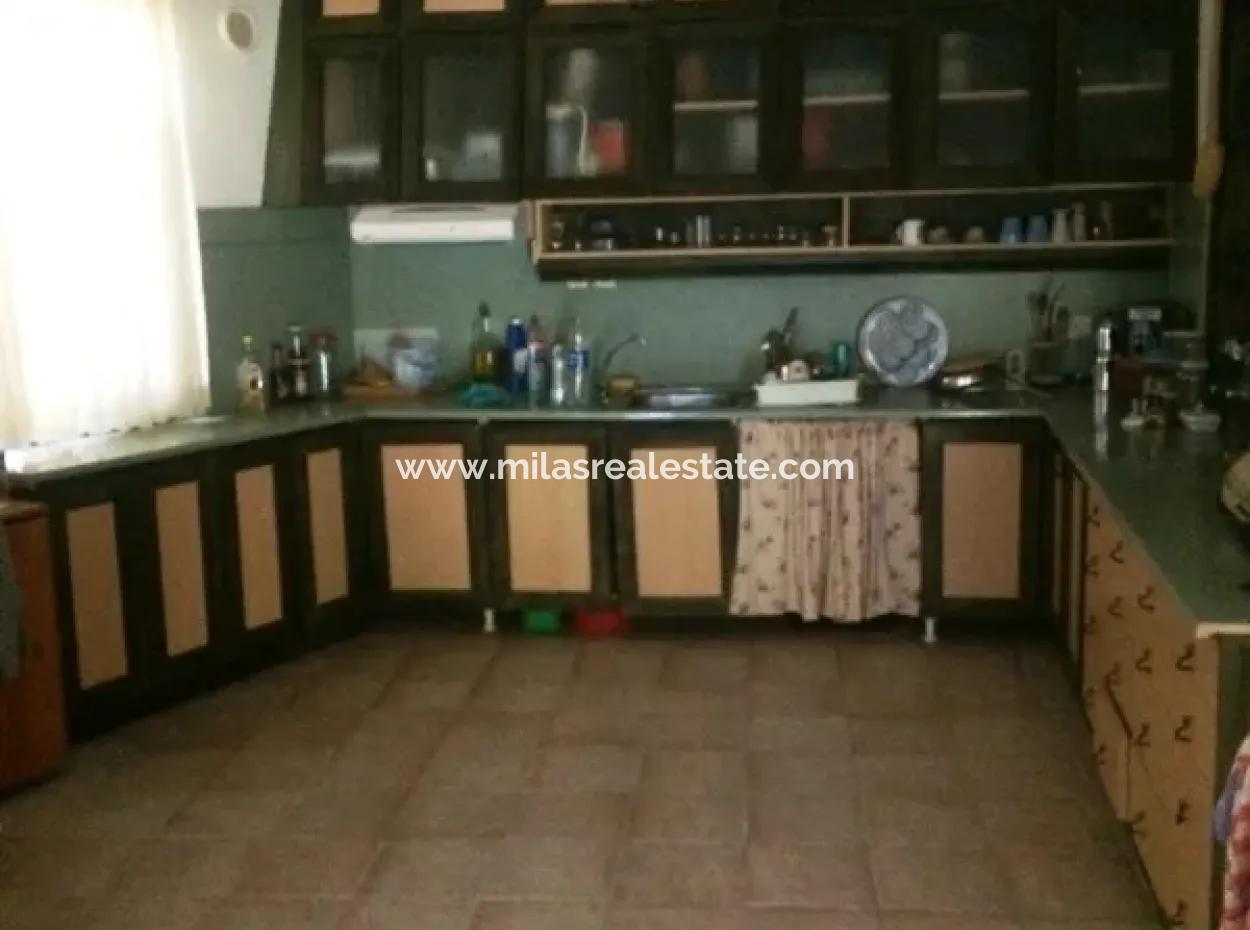 Gökova Bölgesinde Satılık Yüzme Havuzlu 8 Oda Taş Villa 740M2 Arsa