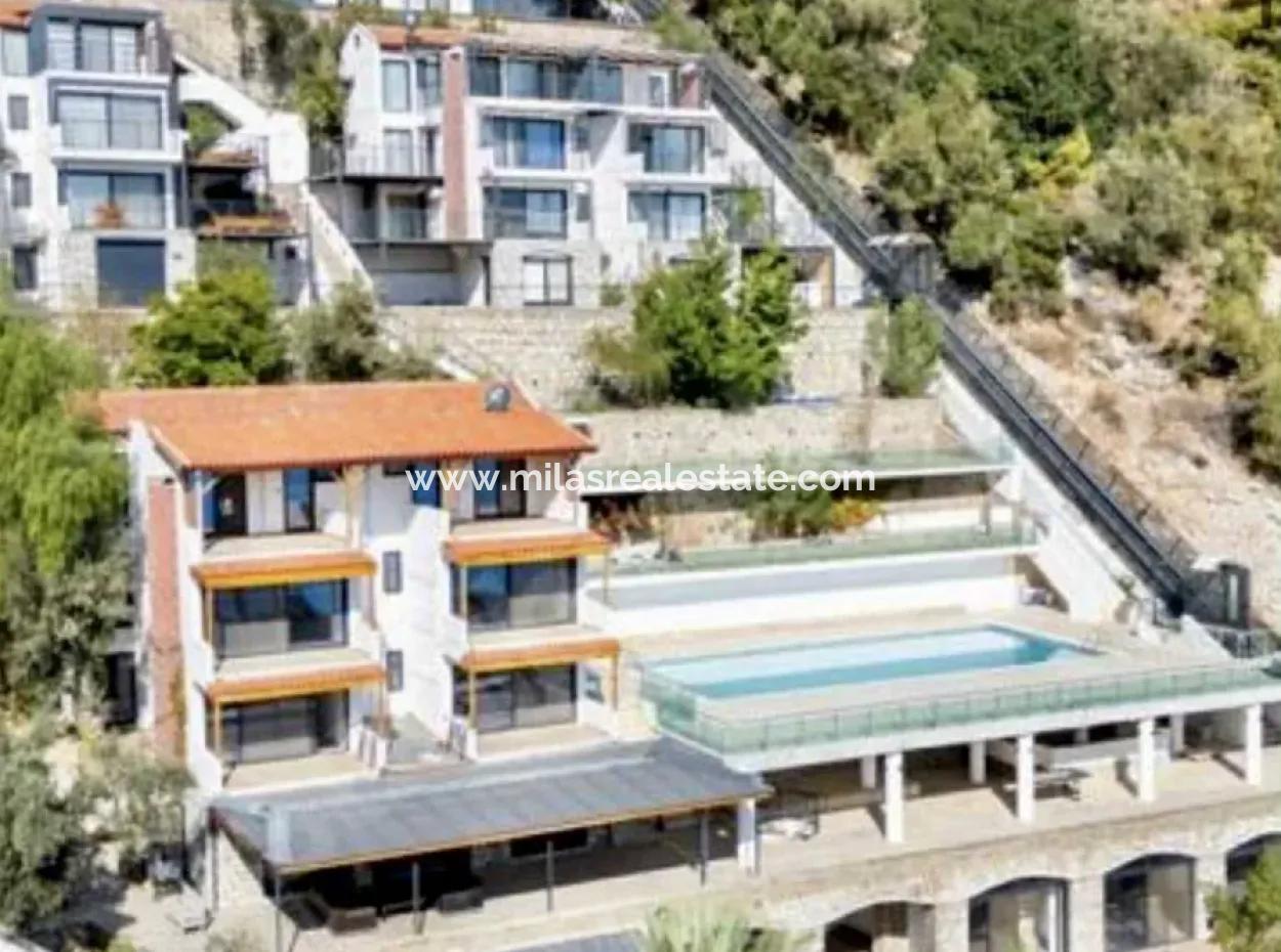 Emlakçıdan Marmaris Turunç Koyunda Deniz Manzaralı Satılık Butik Otel  Odalı