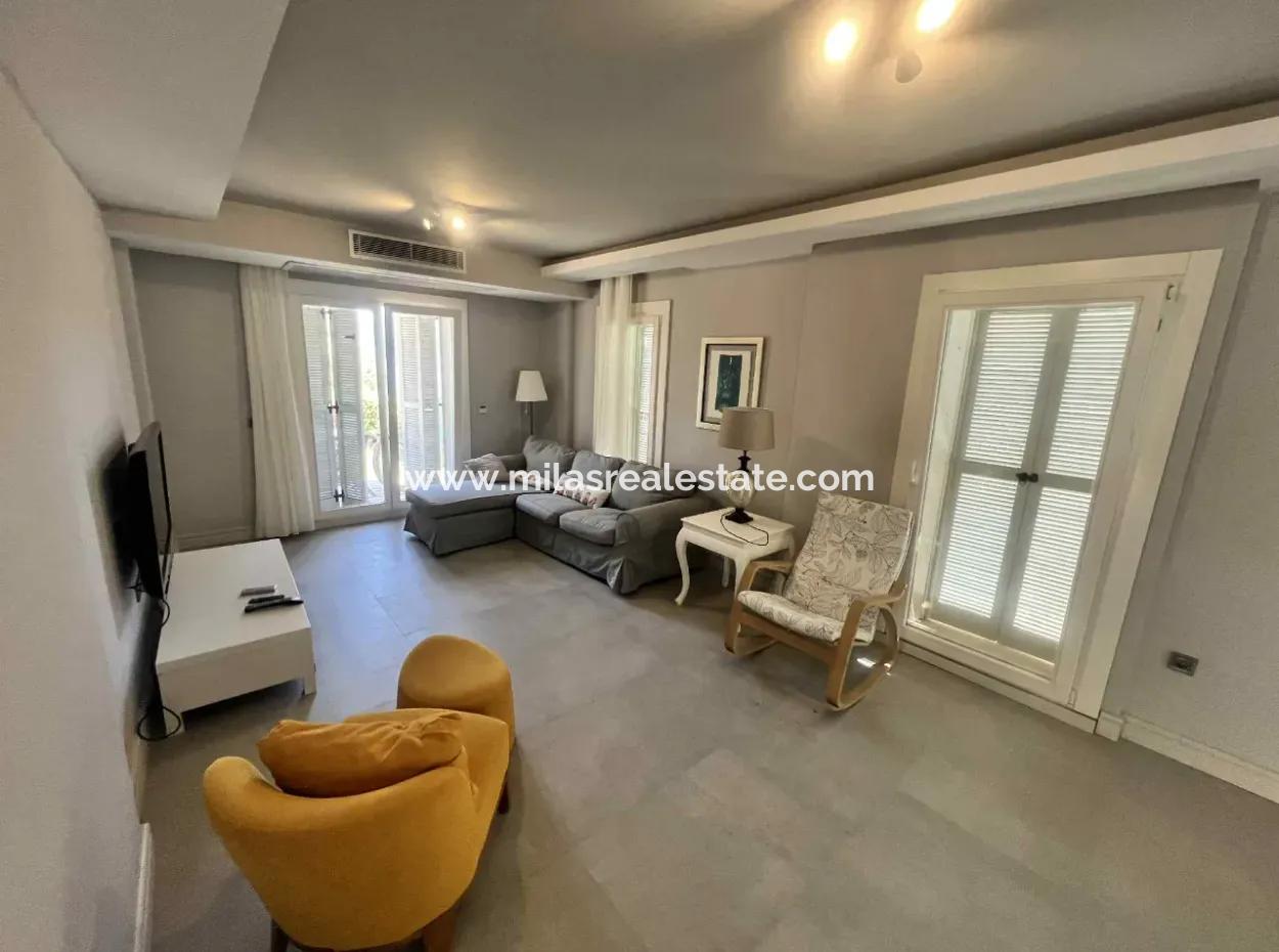 Marmaris İlçesi Selimiye Mahallesinde Muhteşem Deniz Manzaralı Yüzme Havuzlu 3 Oda 1 Salon 140M2 2 Adet Satılık Villa