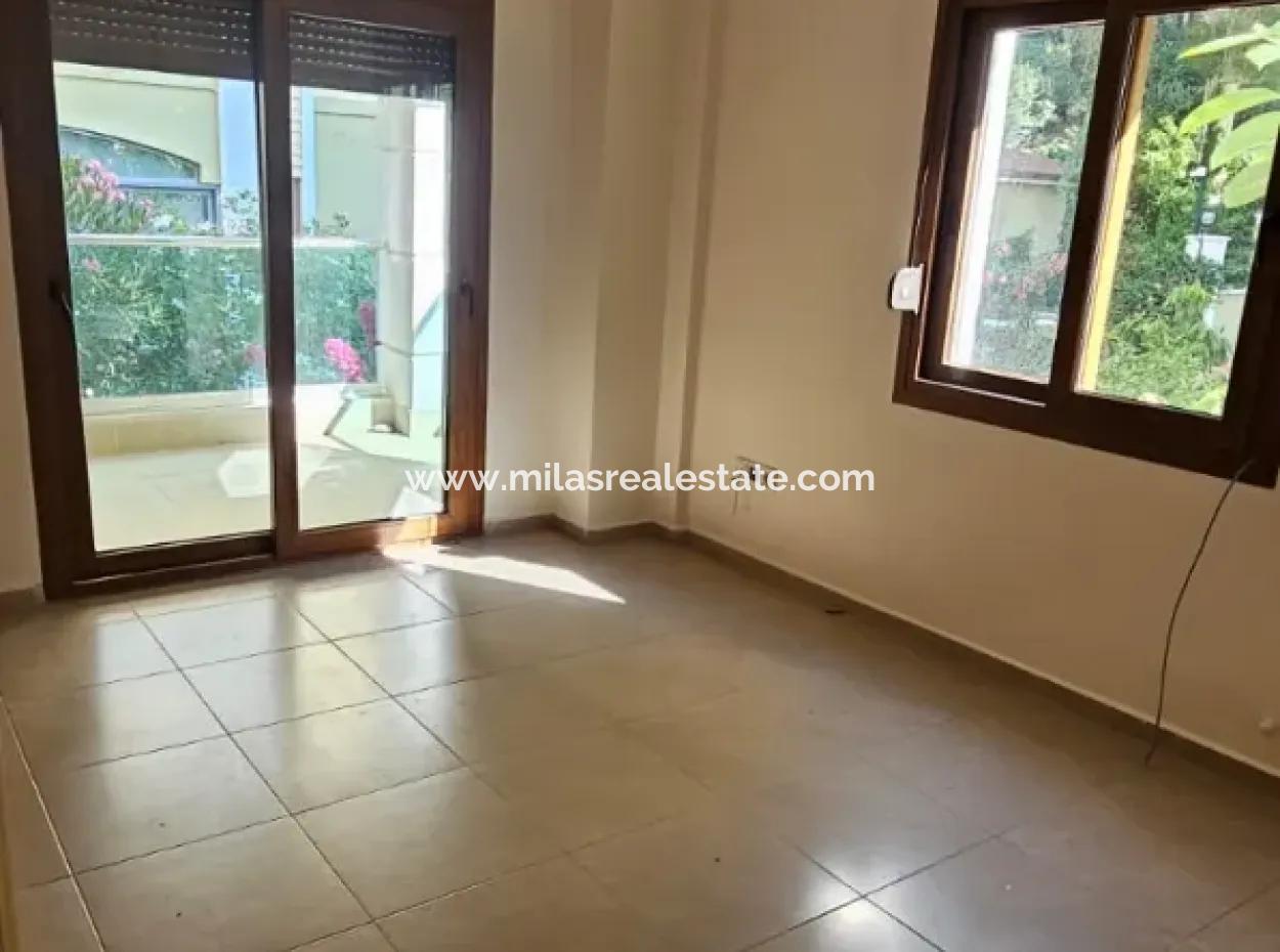 Marmaris Siteler Mahallesi’nde 3+1 Havuzlu Kiralık Lüks Daire